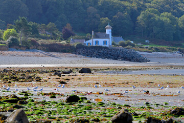 paysage de la côte bretonne à nantouar en bretagne