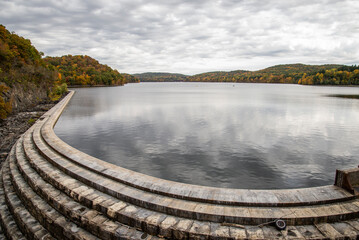 A Dam in the fall © Elisa