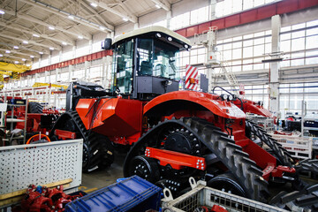 Assembly process of tracked agricultural tractor in industrial workshop