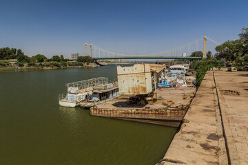 Fototapeta na wymiar Boats and Tuti island bridge in Khartoum, capital of Sudan