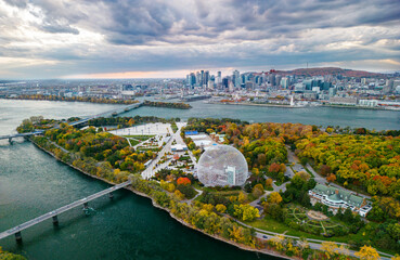 Fototapeta premium Aerial view of Montreal from Saint Helen's Island 