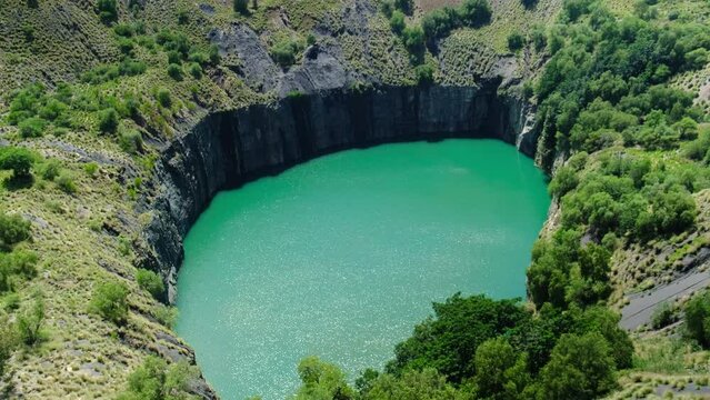 The Big hole, in Kimberley, a historical landmark . Historic Kimberly diamond mine world heritage site. Inactive diamond mine. Kimberlite pipe, one of the deepest quarries in the world.