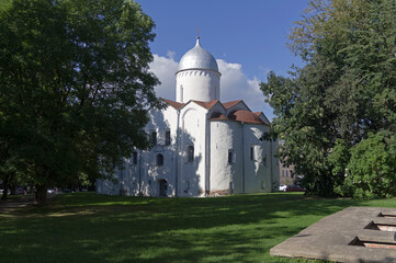 Fototapeta na wymiar Orthodox Cathedral in Veliky Novgorod, Russia.