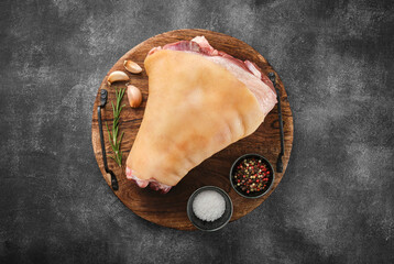 Raw pork knuckle with  garlic and spices. Raw Eisbein or ham hock, or Schweinshaxe - obrazy, fototapety, plakaty