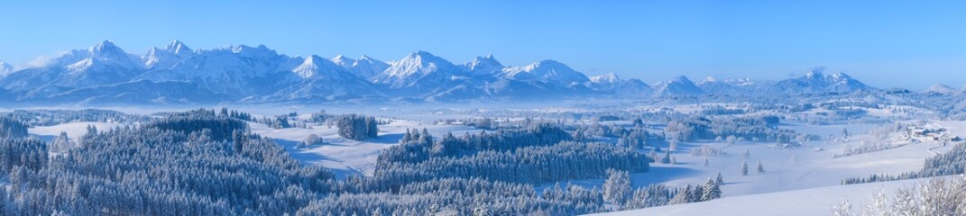 Fototapeta na wymiar Traumhafter Wintertag im Ostallgäu nahe Halblech