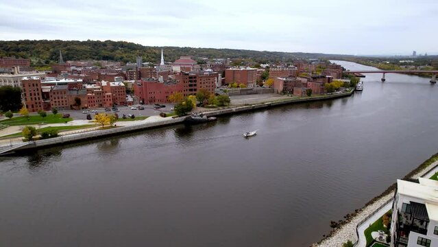 BOAT SALES ALONG THE HUDSON RIVER IN TROY NEW YORK, NY
