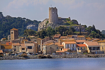 Gruissan étangs château lagune côtière Occitanie tourisme beau village littoral Languedocien...