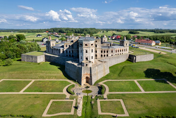 Ruiny Zamku Krzyżtopór w Ujeździe.	