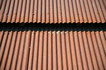 錆びたトタン屋根