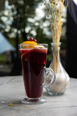 warm alcoholic cocktail based on wine and spices
