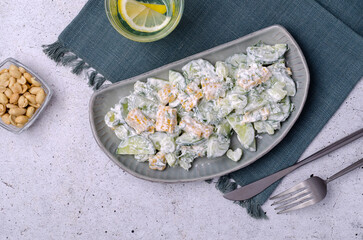 Raw vegetable salad with white sauce