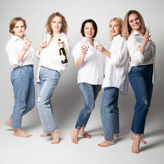 Obraz premium girlfriends in white shirts
