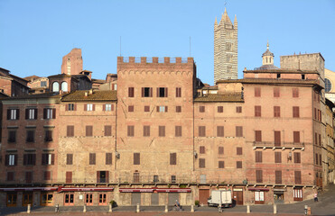 Fototapeta na wymiar Piazza del Campo is the shell-shaped square where the Palio di Siena takes place. The Palazzo Pubblico and the Torre del Mangia dominate the square towards the Duomo.