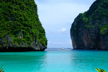 Fototapeta na wymiar Maya Bay With Clear Blue Water in Thailand