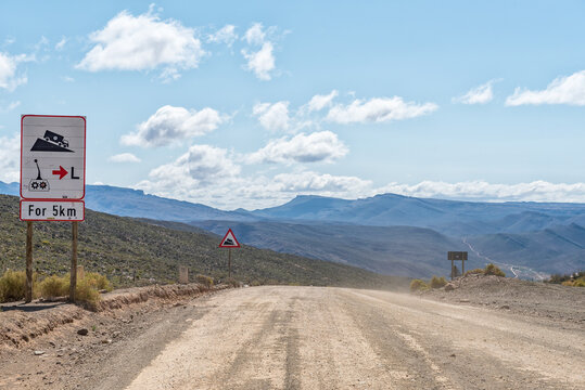 View from Grootrivier Pass with Cederberg Oasis visible below