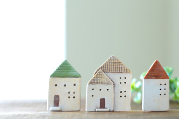 家の模型とマイホームのイメージ