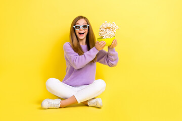 Photo of cheerful amazed lady wear stylish knitted clothes watching comedy horror spilled pop corn isolated on yellow color background