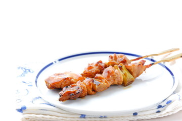 炭火焼にした焼き鳥をタレで（ネギマ）