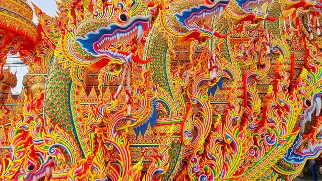 The boat is decorated with very beautiful Thai patterns. to use the 'Chak Phra Festival'