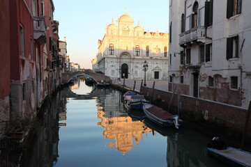 Venezia. Rio dei Mendicanti verso Ponte Cavallo e la Scuola di San Marco a SS Giovanni e Paolo