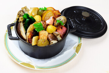 秋野菜とチキンのココット鍋