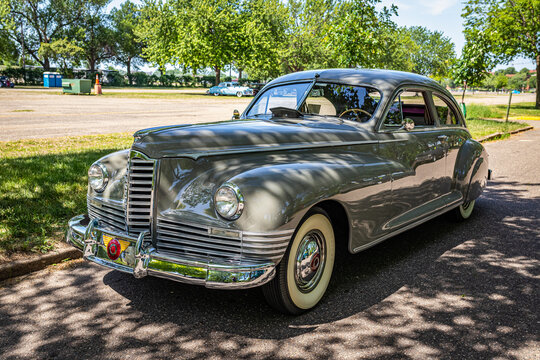 1947 Packard 2106 Custom Super Clipper Club Sedan