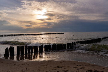 Morze bałtyckie, Mielno, Polska plaża o zachodzie słońca