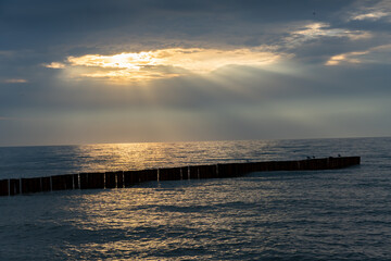 Sonnenuntergang an der Ostsee , Baltic - Mielno 2022
Sonnenstrahlen auf dem Meer.