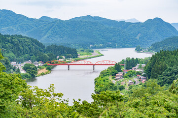 新潟　麒麟山頂上から見るきりん橋と阿賀野川