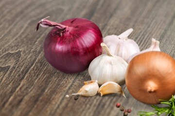 Organic onion bulbs with garlic on kitchen desk