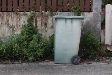 Naklejka premium can in the street