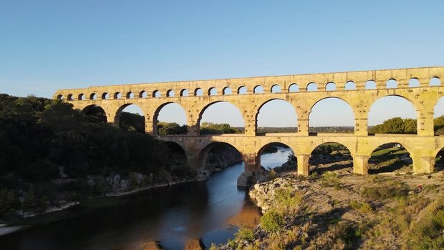 coucher de soleil sur le pont du Gard