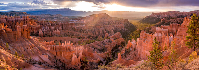 Beautiful Sunrise panorama at the Bruce Canyon National Park