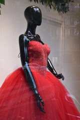 Mannequin mode féminine en vitrine