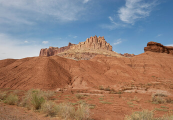 Fototapeta na wymiar cliff/peaks in Southwest USA desert