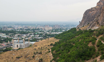 Obraz premium Panorama of Osh town from Sulaiman-Too mountain. The rock Suleiman-too. Osh, Kyrgyzstan