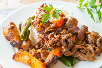 ペルー料理　ロモサルタード