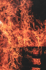 Brand Feuer Flammen Paletten in Vollbrand Feuerwehr