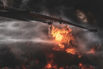Benzin brennt, Pipeline brand Gefahr, Feuerwehr löschen