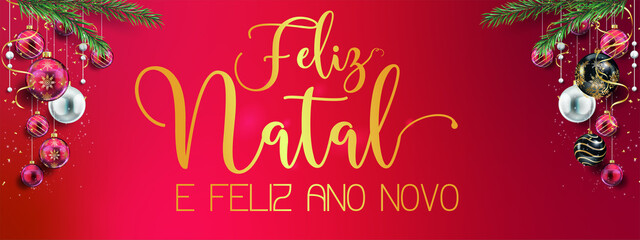 cartão ou banner em um feliz natal e um feliz ano novo em ouro sobre um fundo vermelho com cada lado bolas de natal ramo de abeto