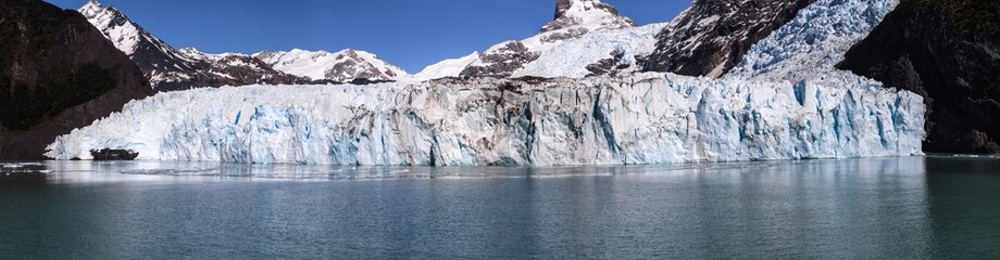 Fototapeta na wymiar Paisaje Glaciar lago argentino