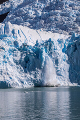 Desprendimiento pared de glaciar