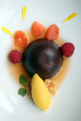 Desserts with a stylishly designed plate design