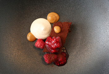 Desserts with a stylishly designed plate design