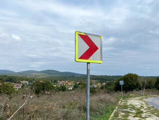 Right turn traffic sign