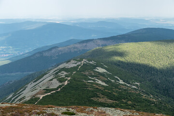 widok na okolicę z góry Śnieżka, Karkonosze, strona Czeska, Czechy - obrazy, fototapety, plakaty