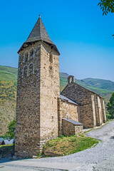 Fototapeta na wymiar Romanesque church in Escunau, Val d'Aran, Spain