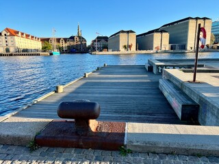 Innenhafen von Kopenhagen, mir moderner Bebauung und maritimem Flair