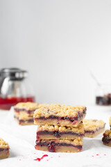 Berry crumble bar, jam crumb bars