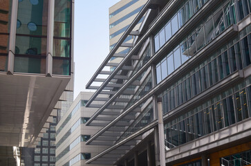 Fototapeta na wymiar Exterior of beautiful modern skyscraper in city